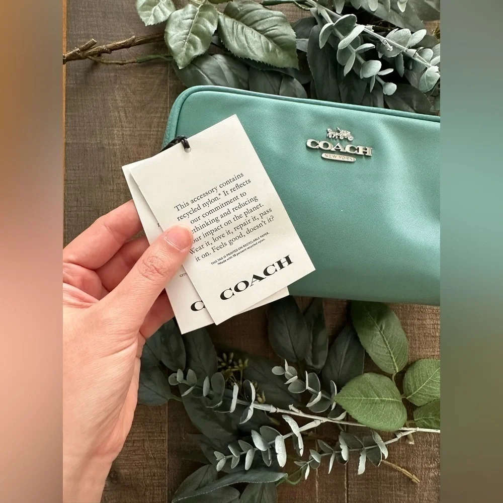 Coach Bag Cosmetic NWT - Picture 4 of 7